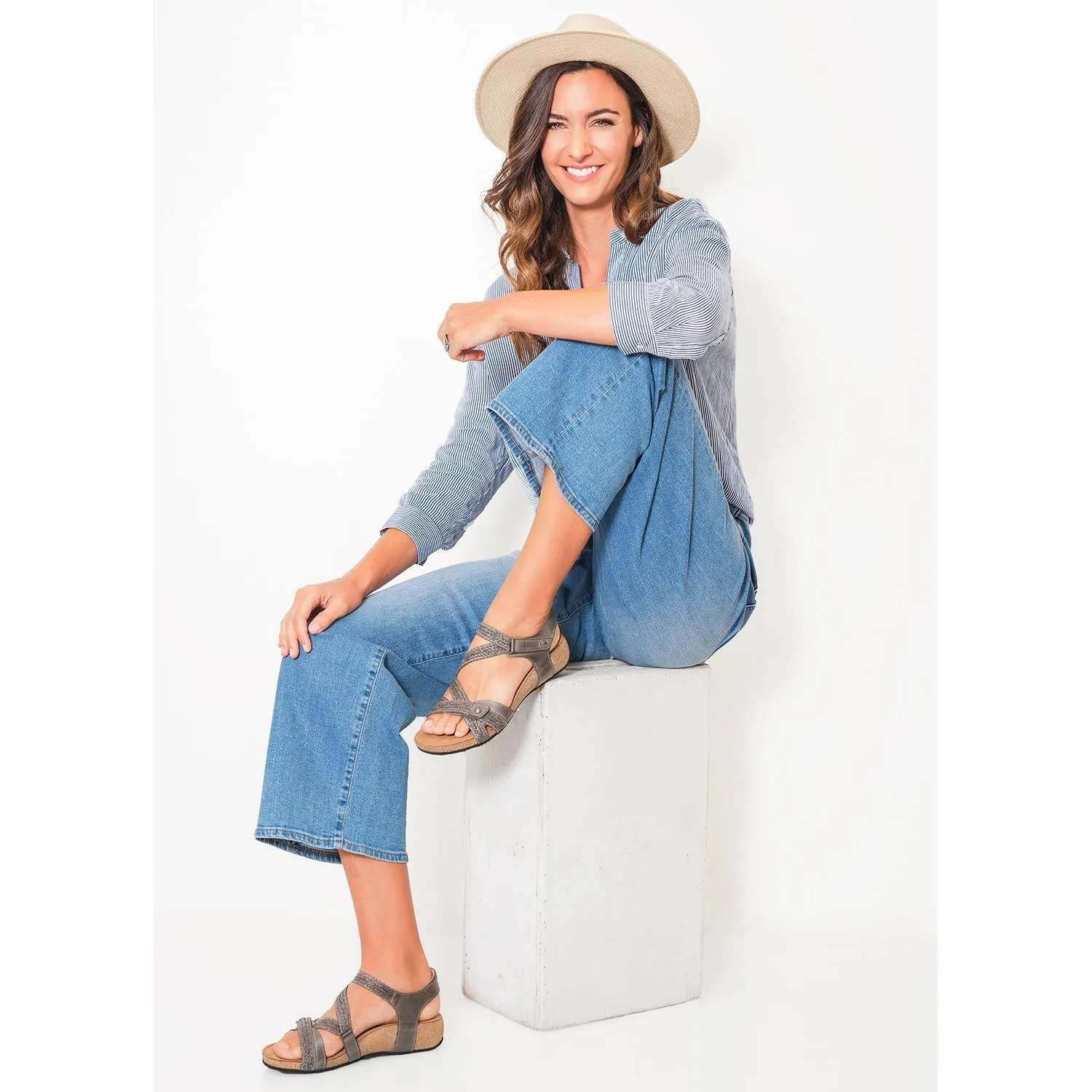Women's Taos Trulie Camel Leather